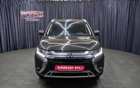 Mitsubishi Outlander III рестайлинг 3, 2020 год, 2 298 000 рублей, 2 фотография