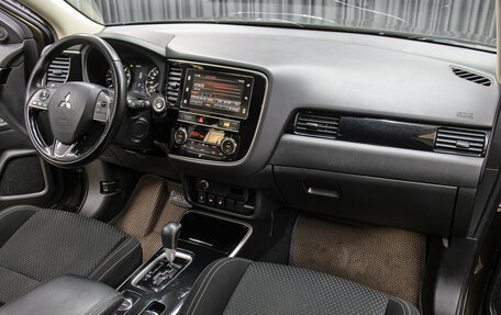 Mitsubishi Outlander III рестайлинг 3, 2020 год, 2 298 000 рублей, 11 фотография