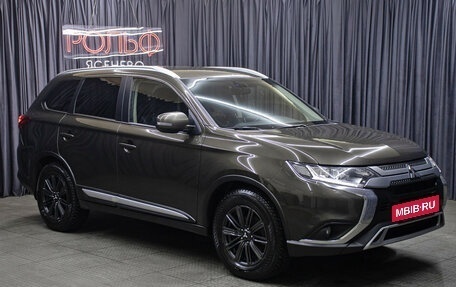 Mitsubishi Outlander III рестайлинг 3, 2020 год, 2 298 000 рублей, 3 фотография