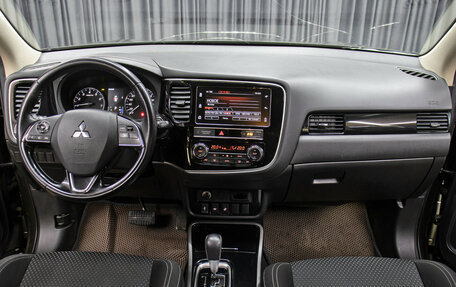 Mitsubishi Outlander III рестайлинг 3, 2020 год, 2 298 000 рублей, 14 фотография