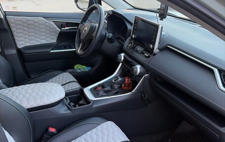 Toyota RAV4, 2019 год, 4 000 000 рублей, 5 фотография