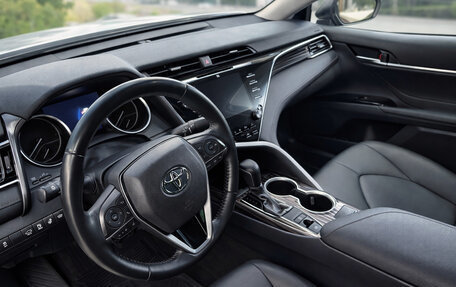 Toyota Camry, 2019 год, 2 700 000 рублей, 6 фотография