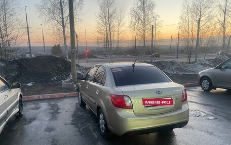KIA Rio II, 2010 год, 650 000 рублей, 3 фотография