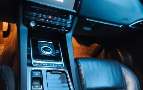 Jaguar F-Pace, 2016 год, 3 200 000 рублей, 34 фотография