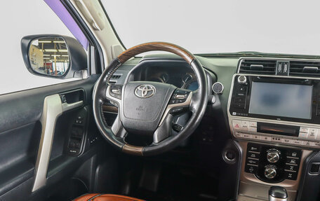 Toyota Land Cruiser Prado 150 рестайлинг 2, 2019 год, 7 149 000 рублей, 13 фотография