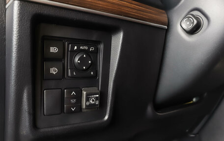 Toyota Land Cruiser Prado 150 рестайлинг 2, 2019 год, 7 149 000 рублей, 24 фотография