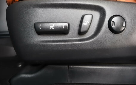 Toyota Land Cruiser Prado 150 рестайлинг 2, 2019 год, 7 149 000 рублей, 26 фотография