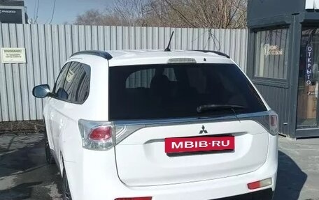 Mitsubishi Outlander III рестайлинг 3, 2013 год, 1 535 000 рублей, 2 фотография