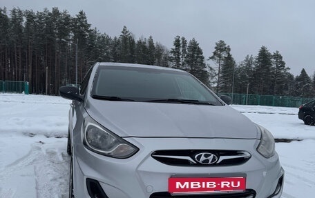 Hyundai Solaris II рестайлинг, 2011 год, 650 000 рублей, 3 фотография