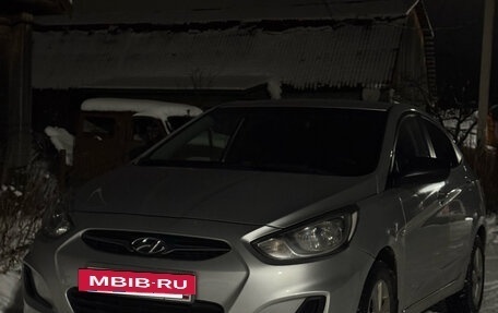 Hyundai Solaris II рестайлинг, 2011 год, 650 000 рублей, 7 фотография