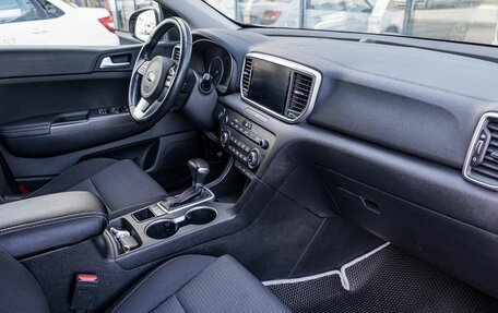 KIA Sportage IV рестайлинг, 2021 год, 2 399 700 рублей, 6 фотография