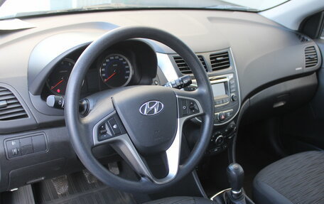 Hyundai Solaris II рестайлинг, 2015 год, 1 035 000 рублей, 10 фотография