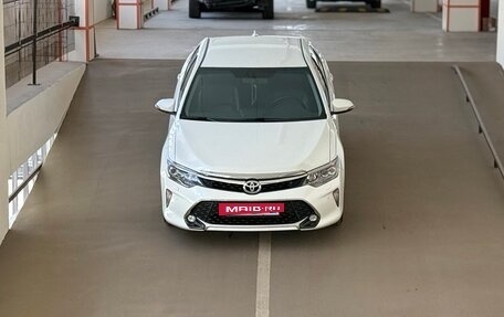 Toyota Camry, 2017 год, 2 275 000 рублей, 2 фотография