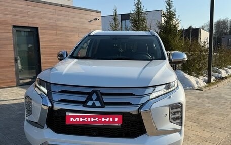 Mitsubishi Pajero Sport III рестайлинг, 2021 год, 4 200 000 рублей, 2 фотография