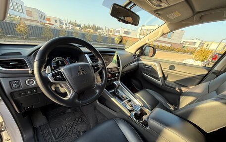 Mitsubishi Pajero Sport III рестайлинг, 2021 год, 4 200 000 рублей, 10 фотография