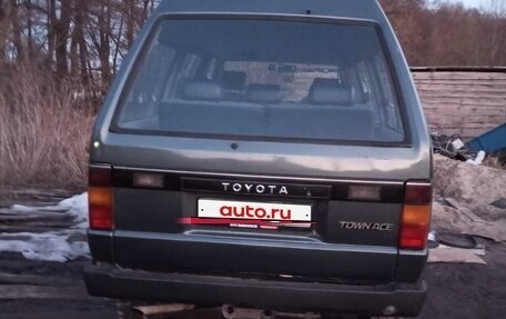 Toyota Town Ace III, 1986 год, 399 000 рублей, 2 фотография