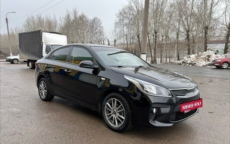 KIA Rio IV, 2018 год, 1 250 000 рублей, 2 фотография