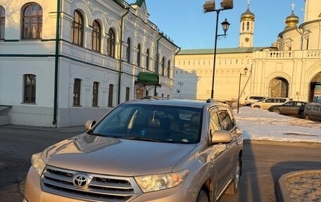 Toyota Highlander III, 2011 год, 2 450 000 рублей, 2 фотография