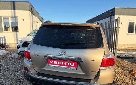 Toyota Highlander III, 2011 год, 2 450 000 рублей, 4 фотография