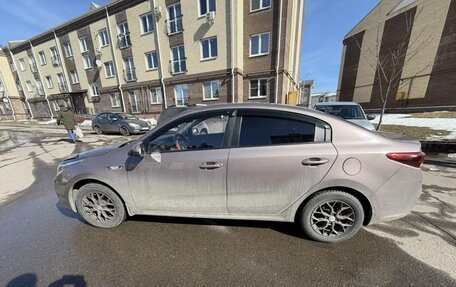 KIA Rio IV, 2018 год, 1 350 000 рублей, 2 фотография