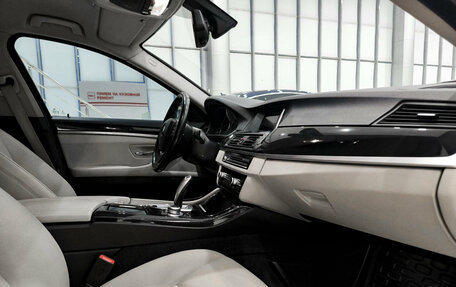 BMW 5 серия, 2016 год, 1 900 000 рублей, 13 фотография