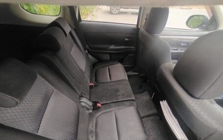 Mitsubishi Outlander III рестайлинг 3, 2013 год, 1 150 000 рублей, 14 фотография