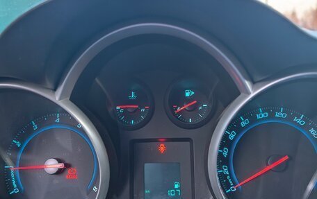Chevrolet Cruze II, 2011 год, 800 000 рублей, 7 фотография
