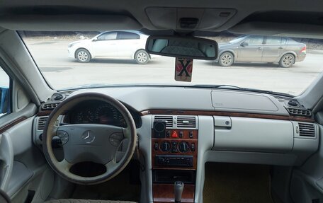 Mercedes-Benz E-Класс, 1999 год, 380 000 рублей, 10 фотография
