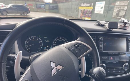 Mitsubishi Outlander III рестайлинг 3, 2014 год, 1 590 000 рублей, 7 фотография