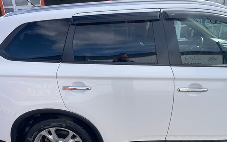 Mitsubishi Outlander III рестайлинг 3, 2014 год, 1 590 000 рублей, 18 фотография