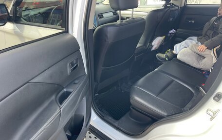 Mitsubishi Outlander III рестайлинг 3, 2014 год, 1 590 000 рублей, 15 фотография