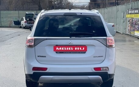 Mitsubishi Outlander III рестайлинг 3, 2014 год, 1 590 000 рублей, 22 фотография