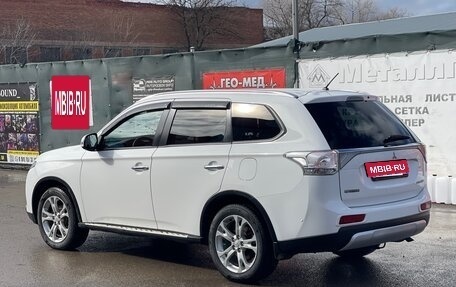 Mitsubishi Outlander III рестайлинг 3, 2014 год, 1 590 000 рублей, 24 фотография