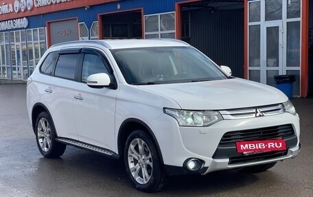 Mitsubishi Outlander III рестайлинг 3, 2014 год, 1 590 000 рублей, 26 фотография