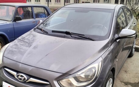 Hyundai Solaris II рестайлинг, 2012 год, 750 000 рублей, 3 фотография