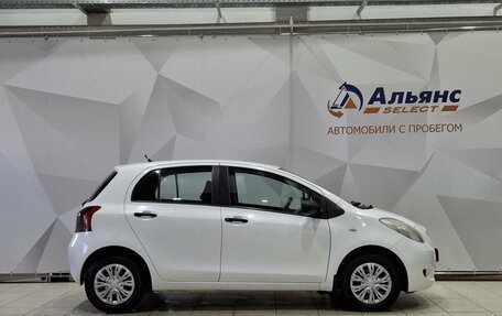 Toyota Yaris III рестайлинг, 2008 год, 450 000 рублей, 2 фотография