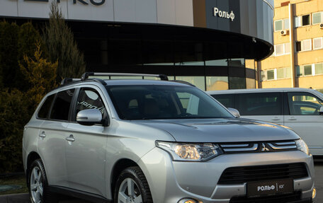 Mitsubishi Outlander III рестайлинг 3, 2014 год, 1 188 000 рублей, 2 фотография