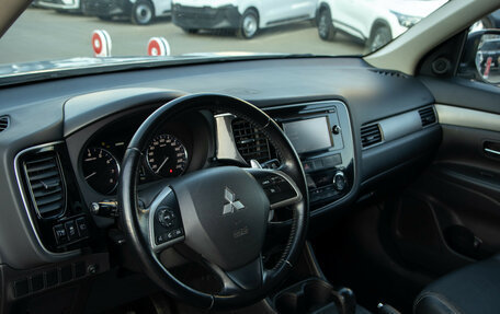 Mitsubishi Outlander III рестайлинг 3, 2014 год, 1 188 000 рублей, 10 фотография