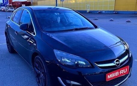 Opel Astra J, 2013 год, 900 000 рублей, 1 фотография