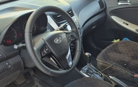 Hyundai Solaris II рестайлинг, 2011 год, 670 000 рублей, 10 фотография