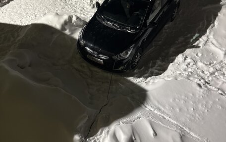 Hyundai Solaris II рестайлинг, 2011 год, 670 000 рублей, 8 фотография