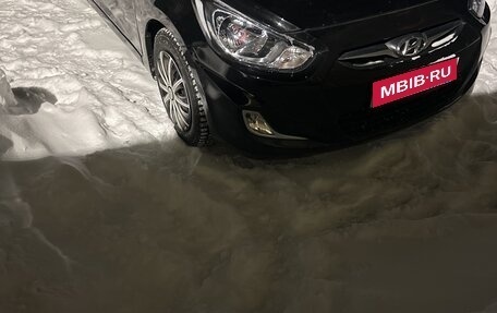 Hyundai Solaris II рестайлинг, 2011 год, 670 000 рублей, 9 фотография