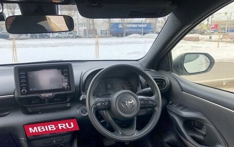 Toyota Yaris, 2020 год, 1 350 000 рублей, 13 фотография