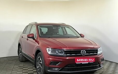 Volkswagen Tiguan II, 2018 год, 2 240 000 рублей, 2 фотография