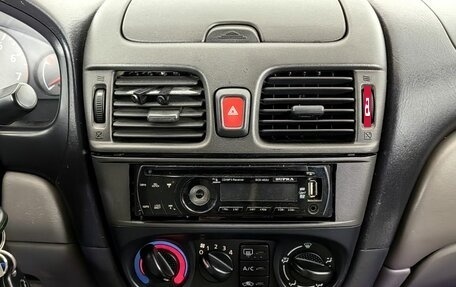 Nissan Almera, 2001 год, 385 000 рублей, 12 фотография