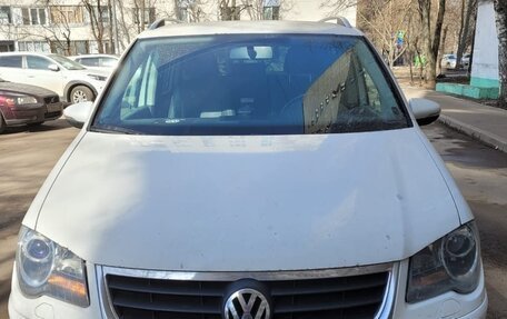 Volkswagen Touran III, 2010 год, 580 000 рублей, 1 фотография