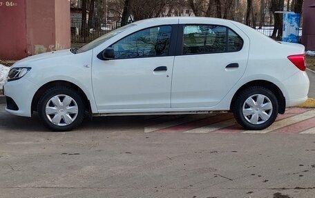 Renault Logan II, 2015 год, 900 000 рублей, 2 фотография