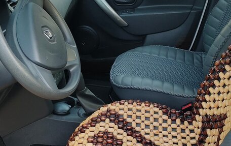 Renault Logan II, 2015 год, 900 000 рублей, 6 фотография