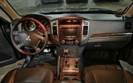 Mitsubishi Pajero IV, 2018 год, 3 850 000 рублей, 2 фотография