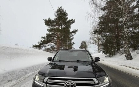 Toyota Land Cruiser 200, 2011 год, 2 400 000 рублей, 2 фотография